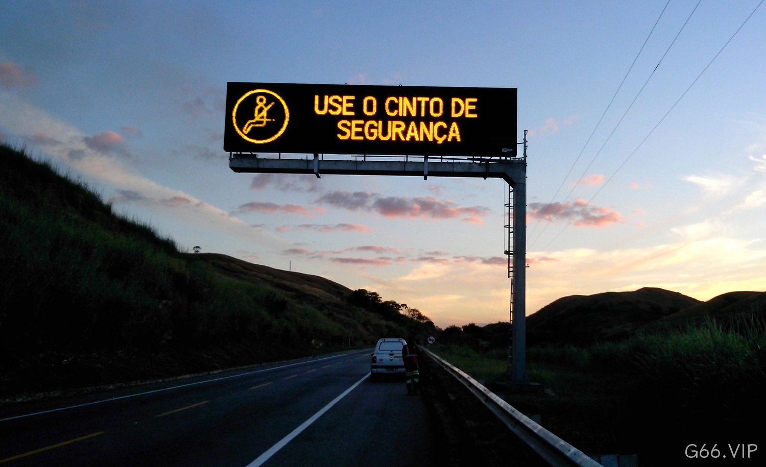 交通诱导屏的未来：车辆通信基础设施