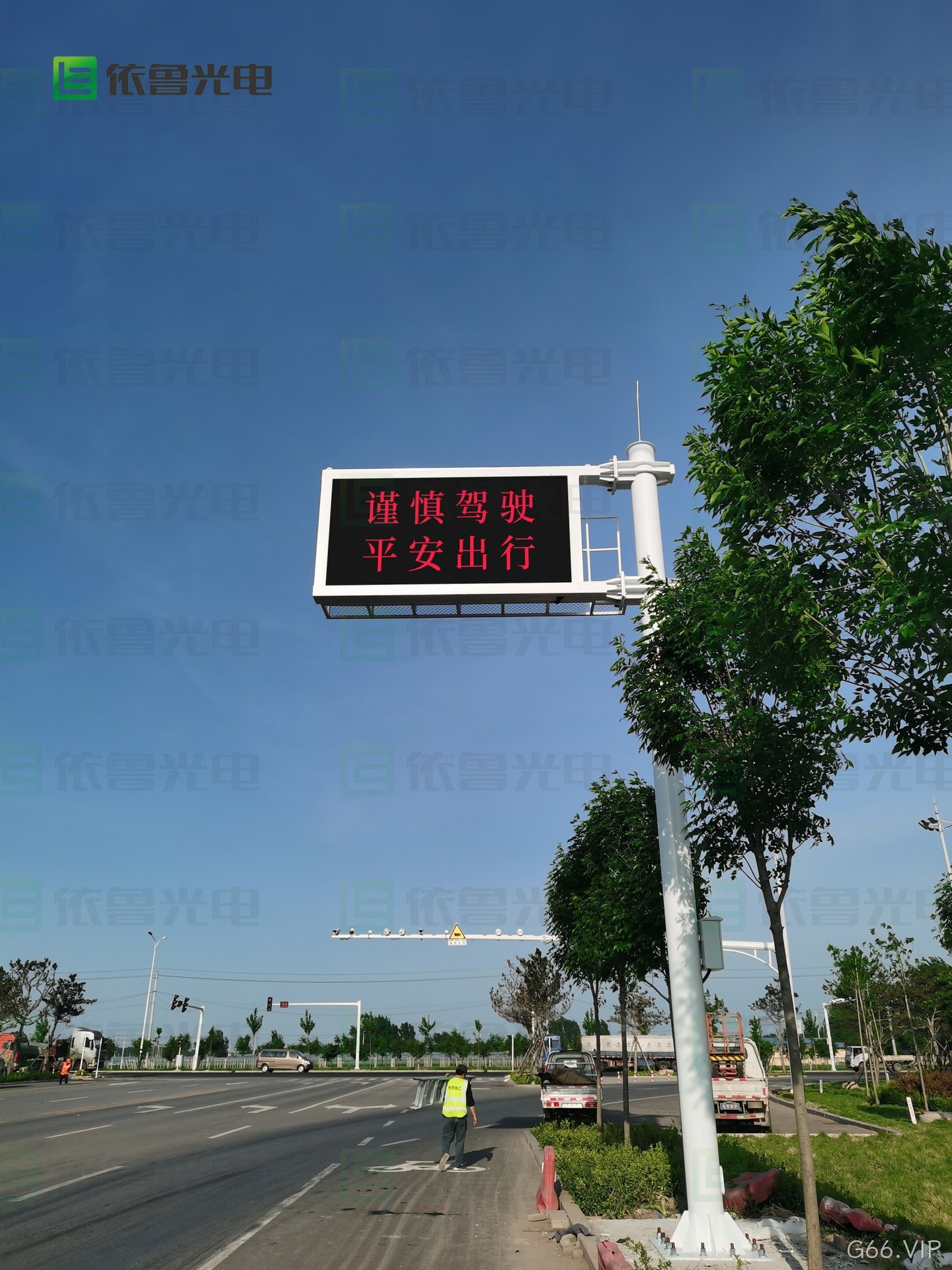 湿滑路况的可变信息标志对报告的驾驶员行为的影响